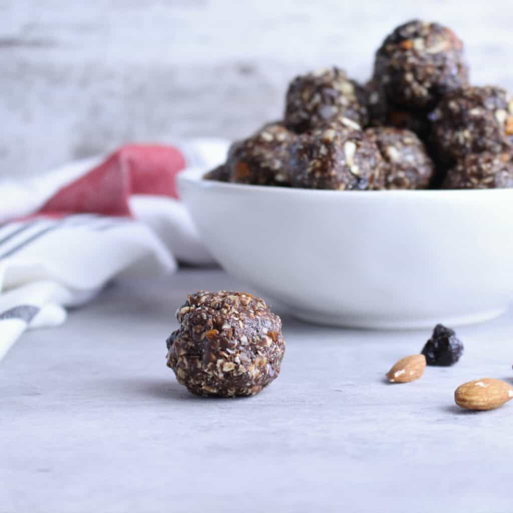A healthy and delicious snack, these balls are loaded with wholesome ingredients.